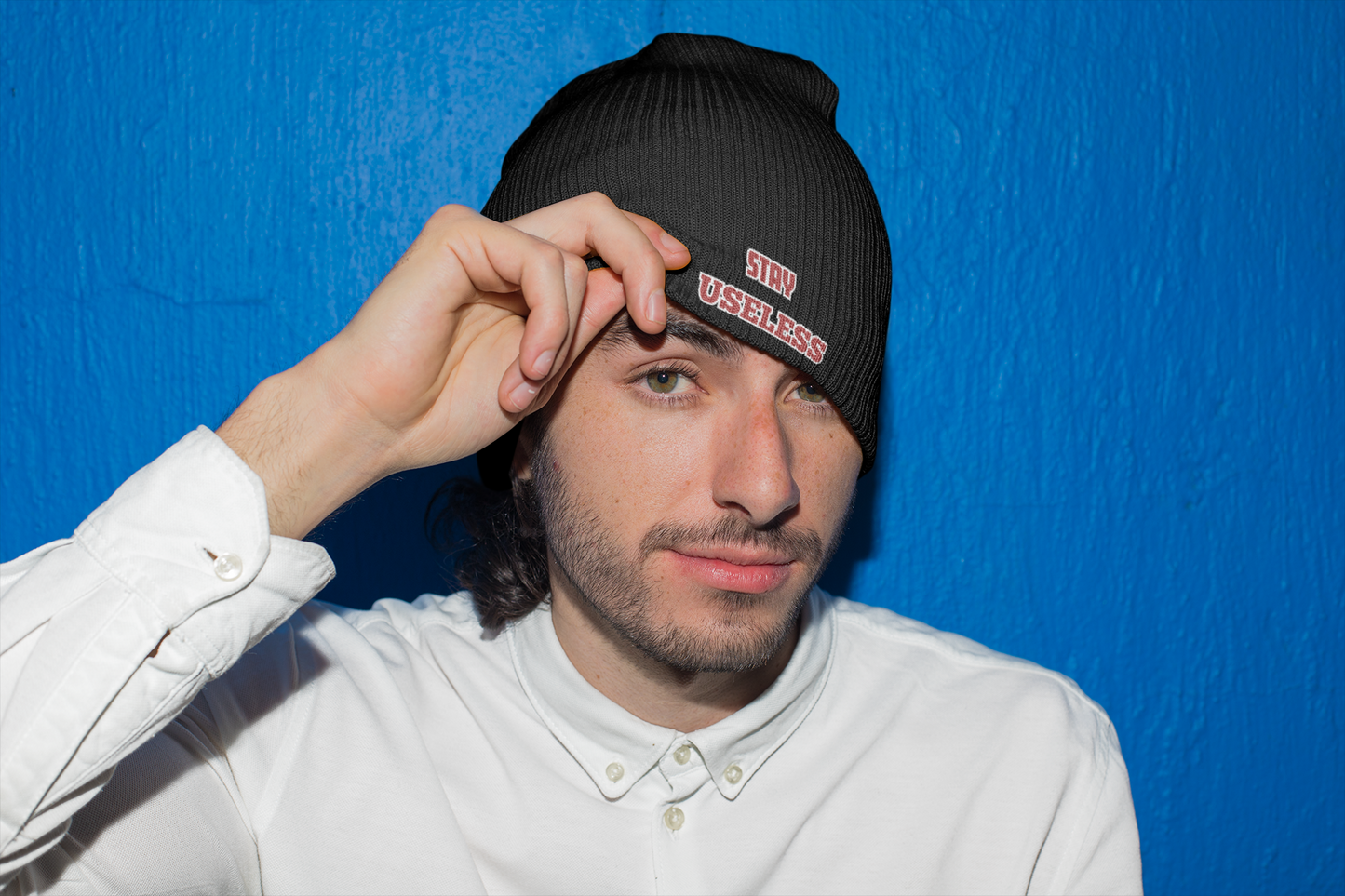 BEANIE "STAY USELESS"